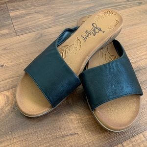 NWOT Jellypop Black Leather Sandals